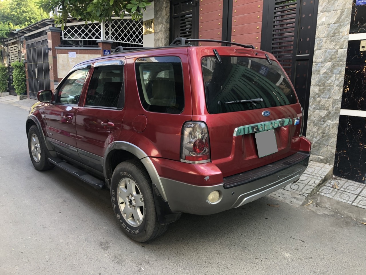 Ford Escape AT 2005 - Cần bán Ford Escape 2005 tự động màu đỏ độc nhất Sài Gòn