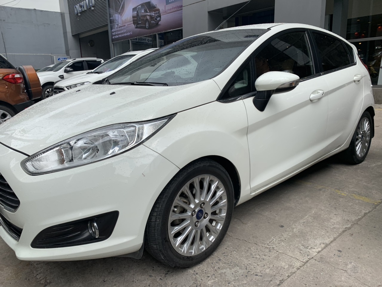 Ford Fiesta Sport 1.5L 2014 - Bán xe Ford Fiesta Sport 1.5L đời 2014, màu trắng, giá tốt