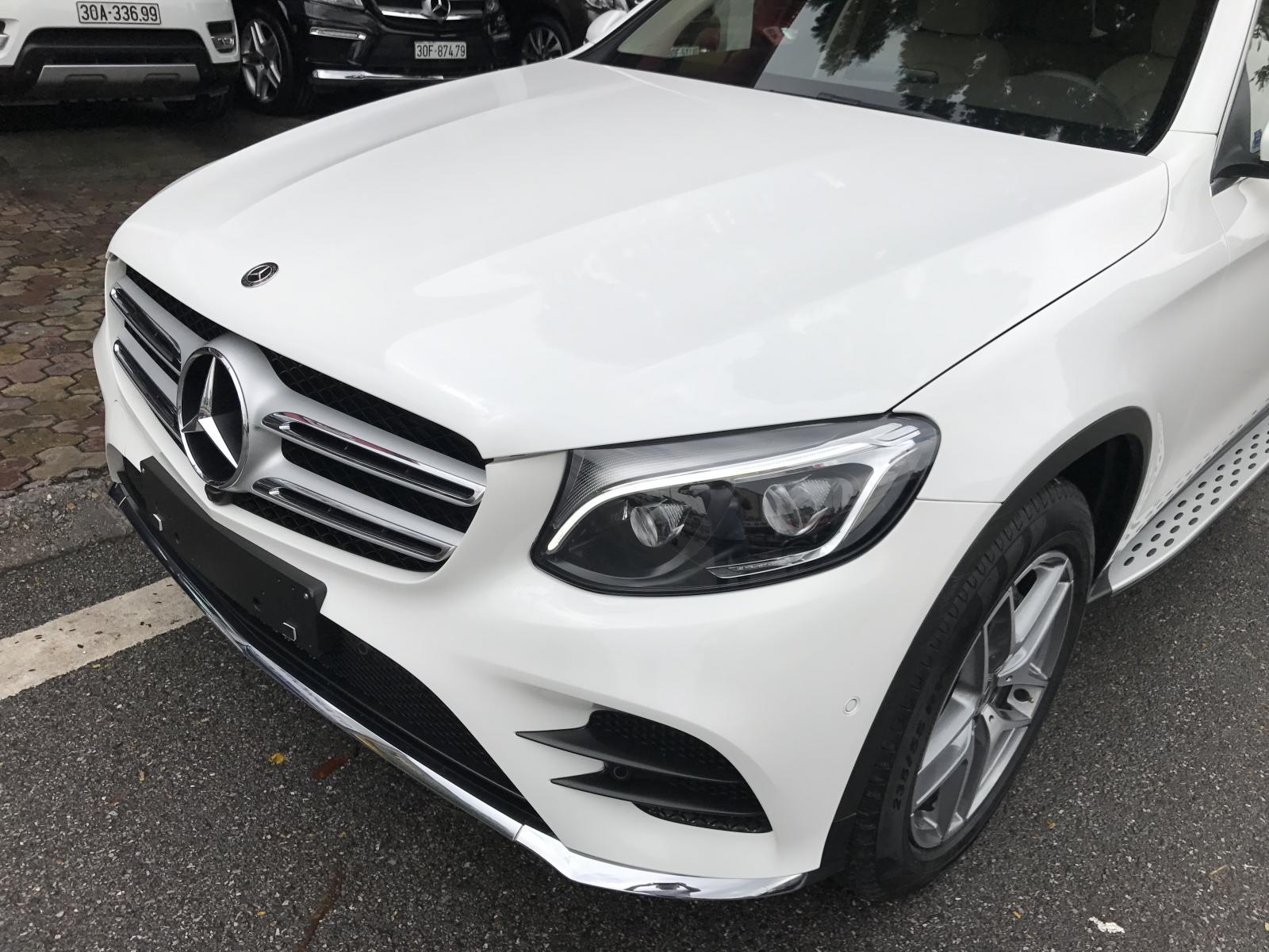 Mercedes-Benz GLC-Class GLC300 2019 - Bán ô tô Mercedes GLC300 năm sản xuất 2019, màu trắng