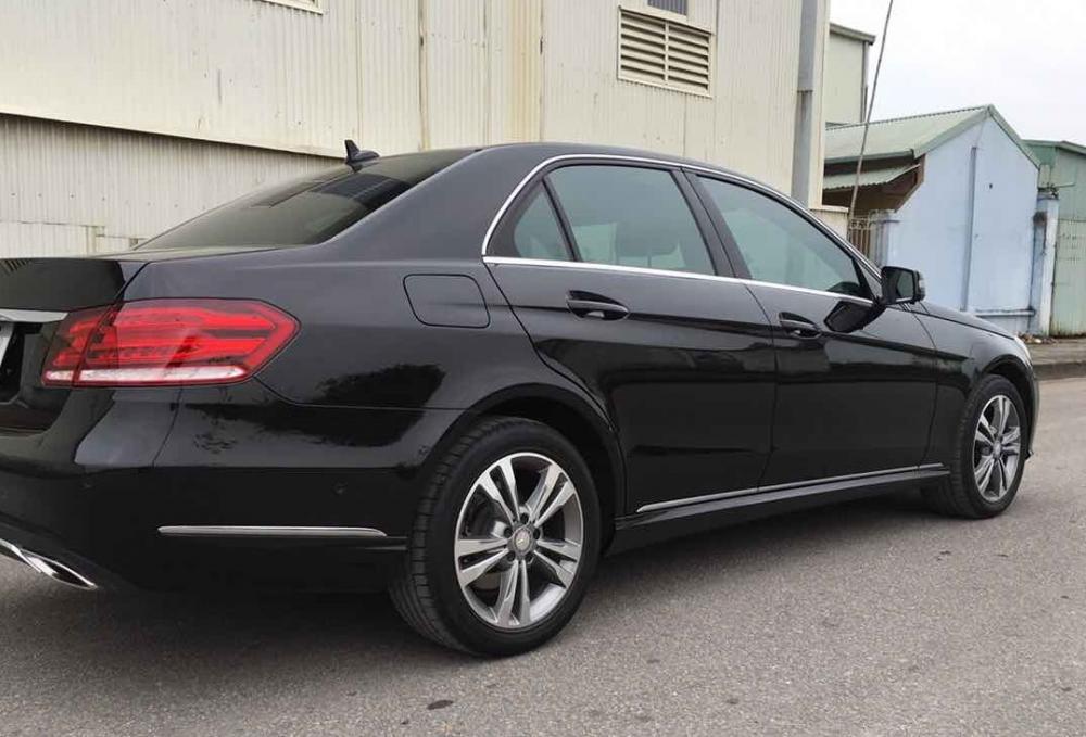 Mercedes-Benz E class E250 2013 - Bán xe Mercedes E250 màu đen model 2014 cũ giá tốt. Trả trước 400 triệu nhận xe ngay