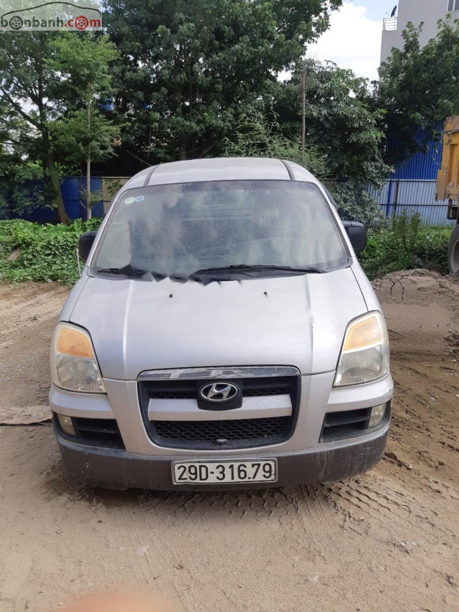 Hyundai Starex 2004 - Bán Hyundai Starex năm 2004, đăng kí lần đầu 2008 màu bạc, nhập khẩu