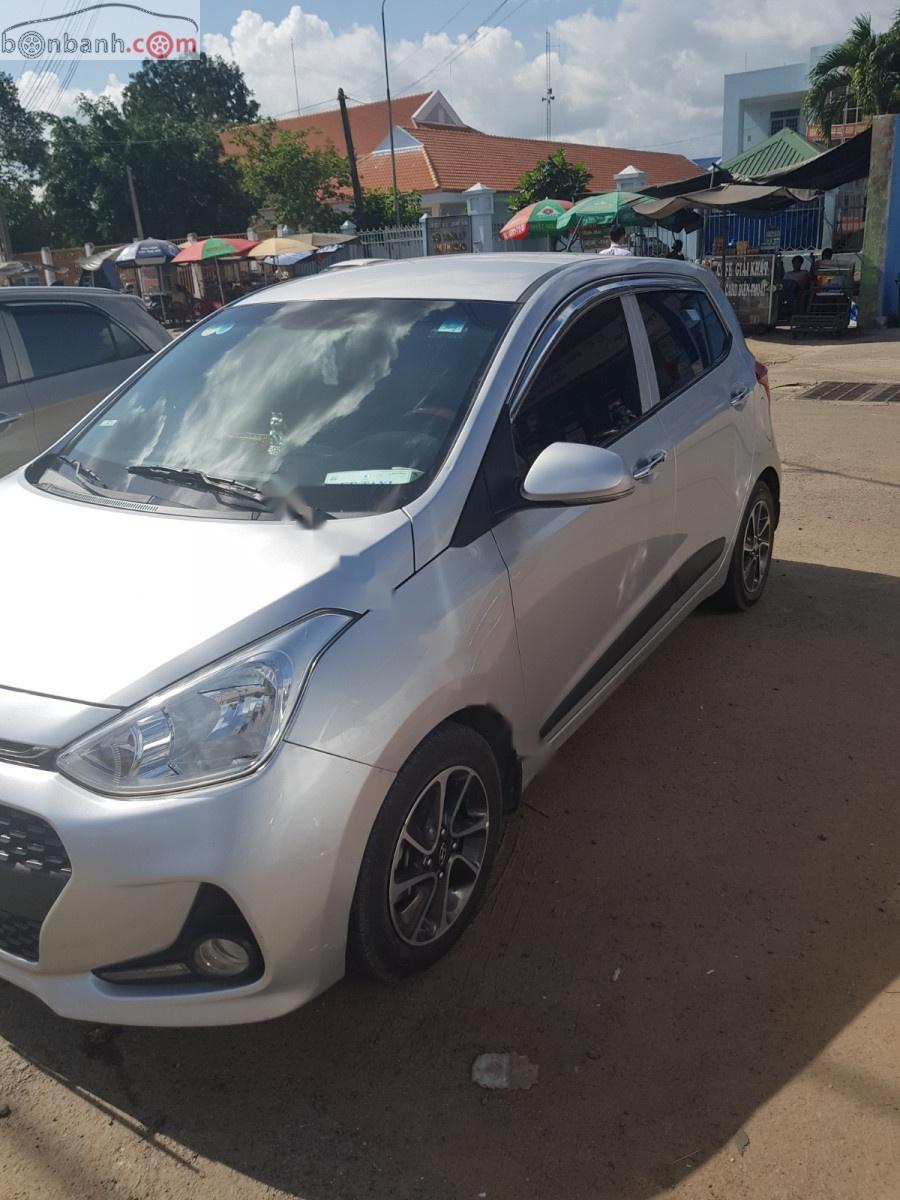 Hyundai Grand i10   1.0 MT 2017 - Bán Hyundai Grand i10 1.0 MT năm 2017, màu bạc  