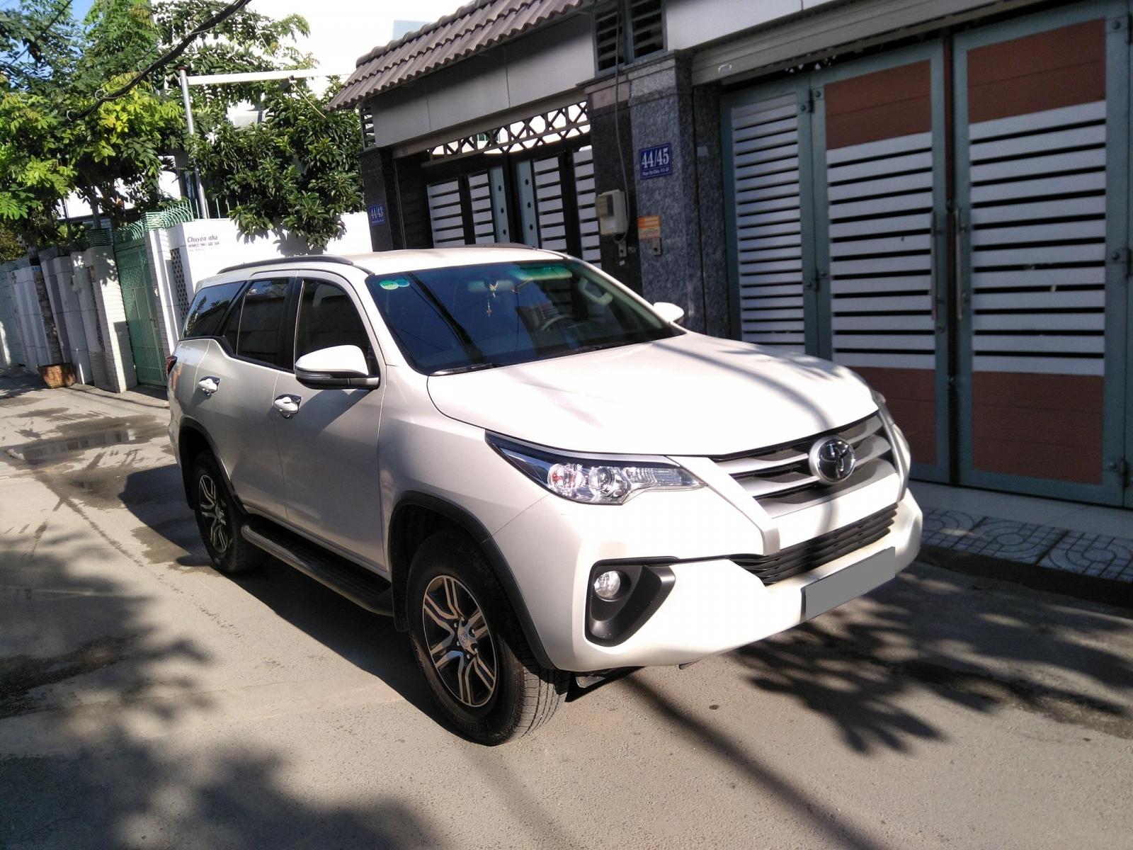 Toyota Fortuner 2017 - Bán Toyota Fortuner đời 2017, màu trắng