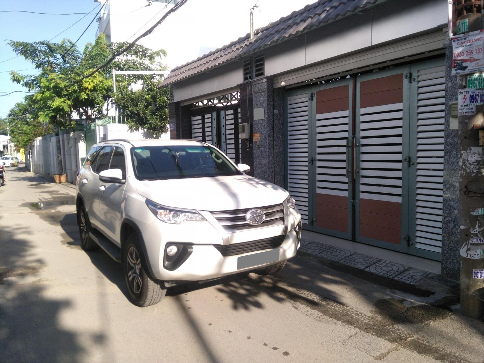 Toyota Fortuner 2017 - Bán Toyota Fortuner đời 2017, màu trắng