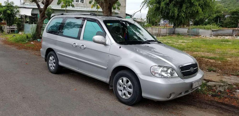 Kia Carnival 2009 - Bán xe Kia Carnival năm 2009, màu bạc chính chủ, 290tr