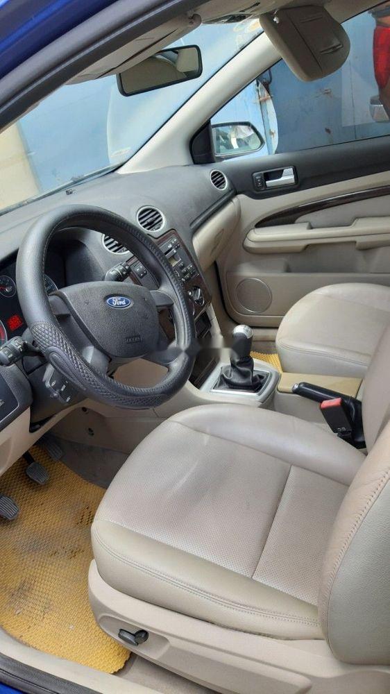 Ford Focus 2006 - Bán Ford Focus năm sản xuất 2006, màu xanh lam xe gia đình