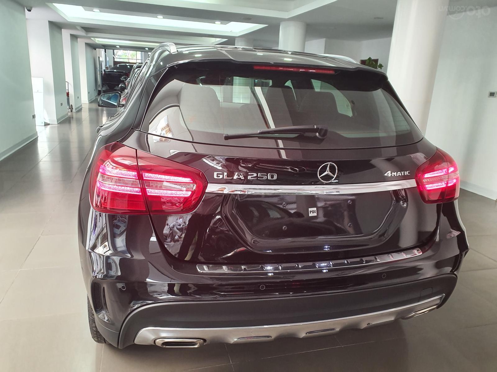 Mercedes-Benz GLA-Class 2018 - Bán xe Mercedes GLA250 2018, chạy lướt 4609 km giá cực rẻ