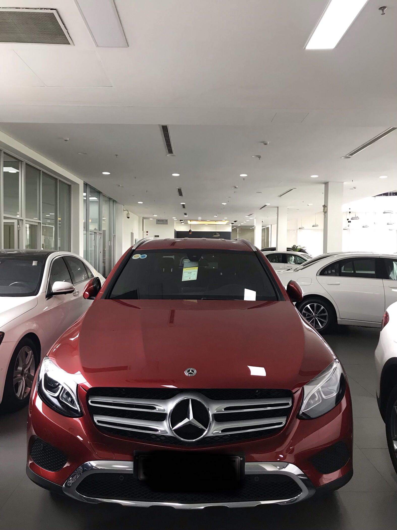 Mercedes-Benz GLC-Class 2018 - Bán GLC200 lưu kho chưa lăn bánh tiết kiệm 120tr