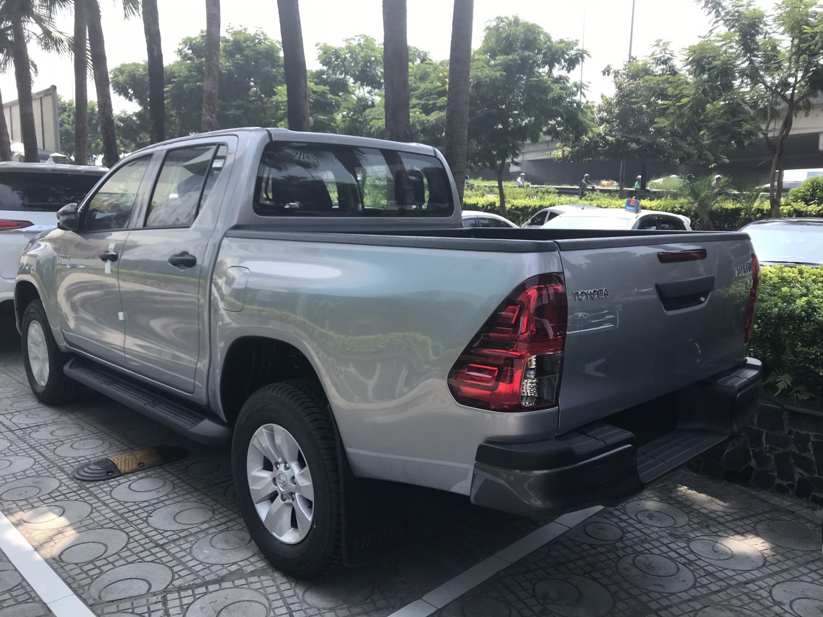 Toyota Hilux E 2019 - Mua bán Toyota Hilux giá rẻ nhất, giảm ngay tiền mặt, tặng phụ kiện, hỗ trợ trả góp 80%, LH: 097 698 7767