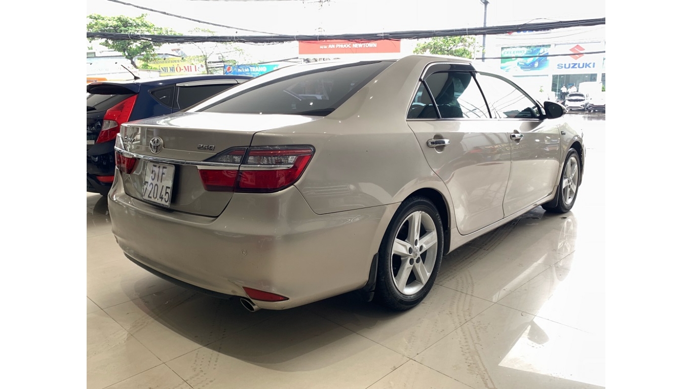 Toyota Camry 2.5Q 2016 - Cần bán Toyota Camry 2.5Q đời 2016 màu nâu vàng, trả trước chỉ từ 285tr, hotline: 0985.190491 (Ngọc)