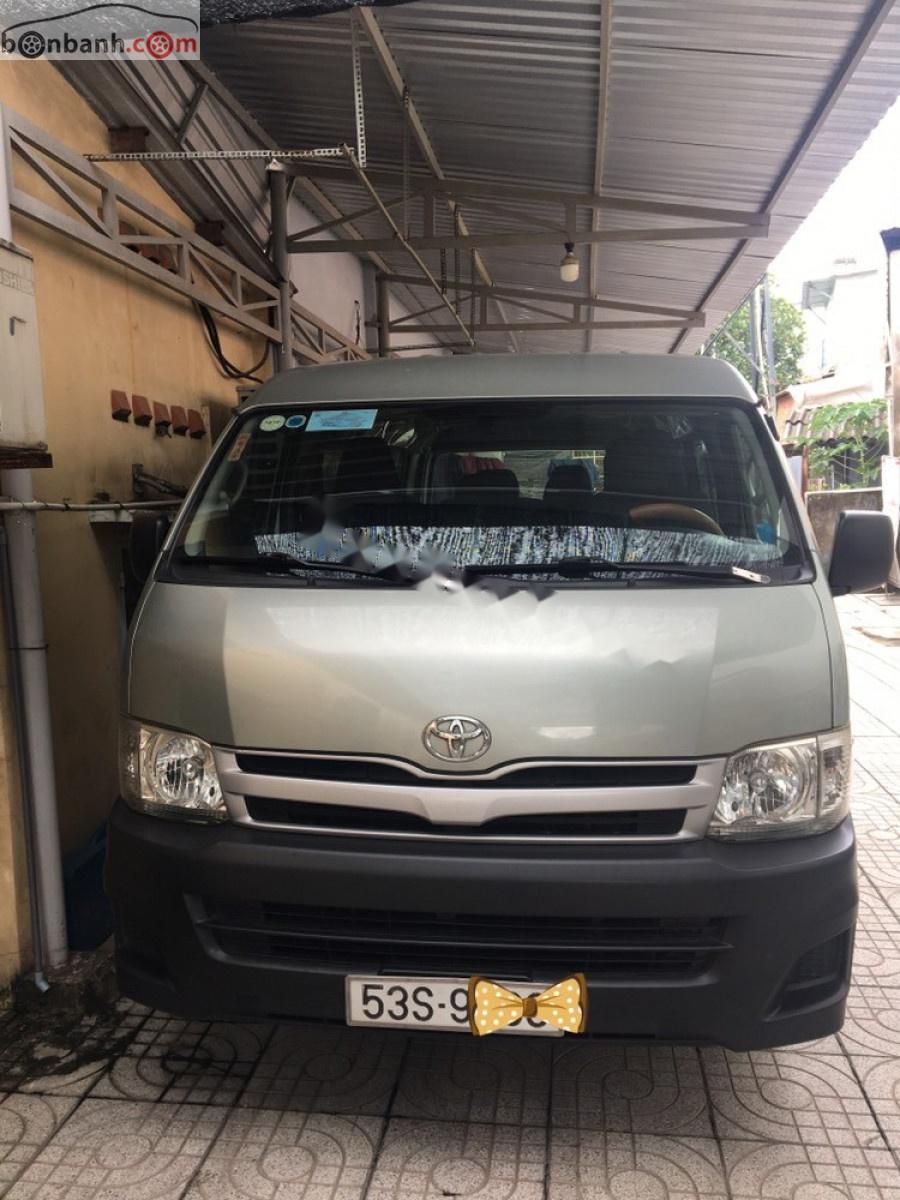 Toyota Hiace 2010 - Bán ô tô Toyota Hiace 2010, màu bạc, giá tốt