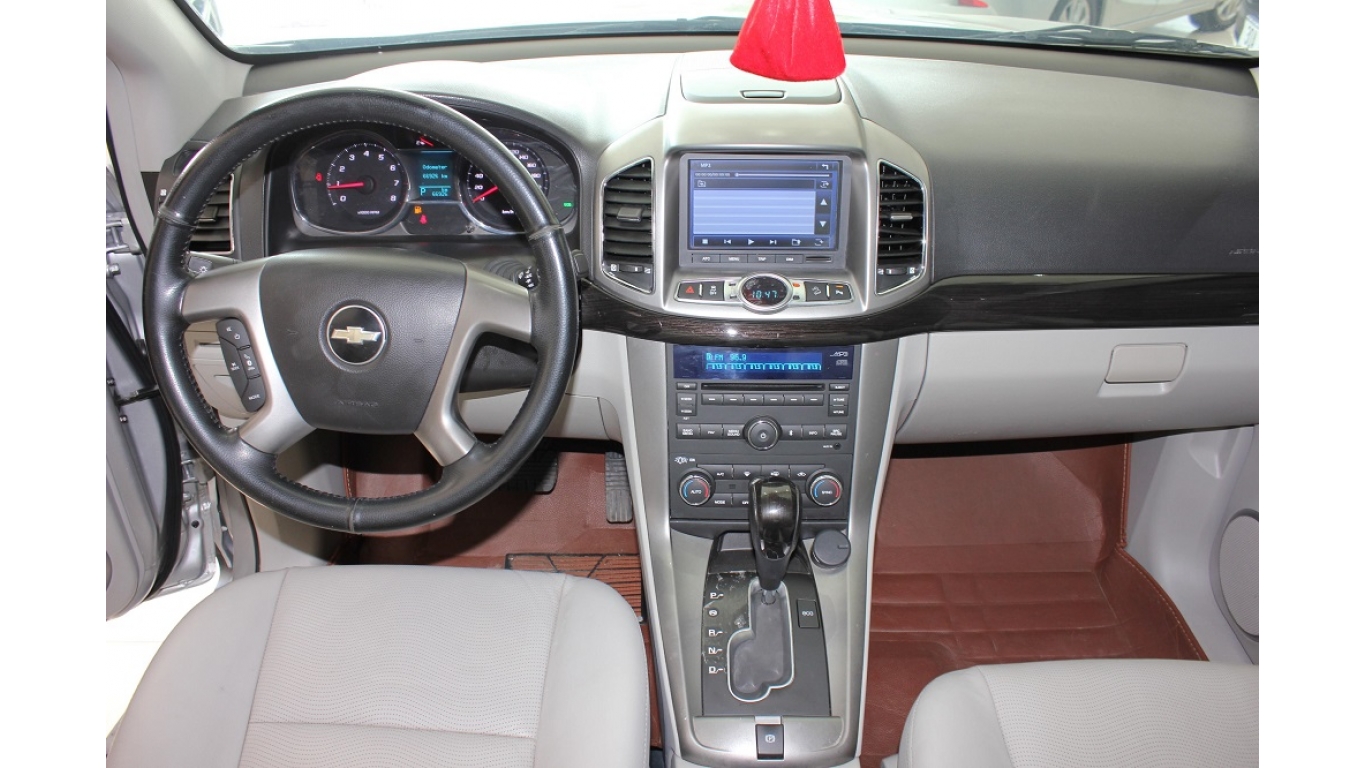 Chevrolet Captiva 2.4 AT 2015 - Cần bán Chevrolet Captiva 2.4 AT 2015, trả trước chỉ từ 163tr. Hotline: 0985.190491 Ngọc