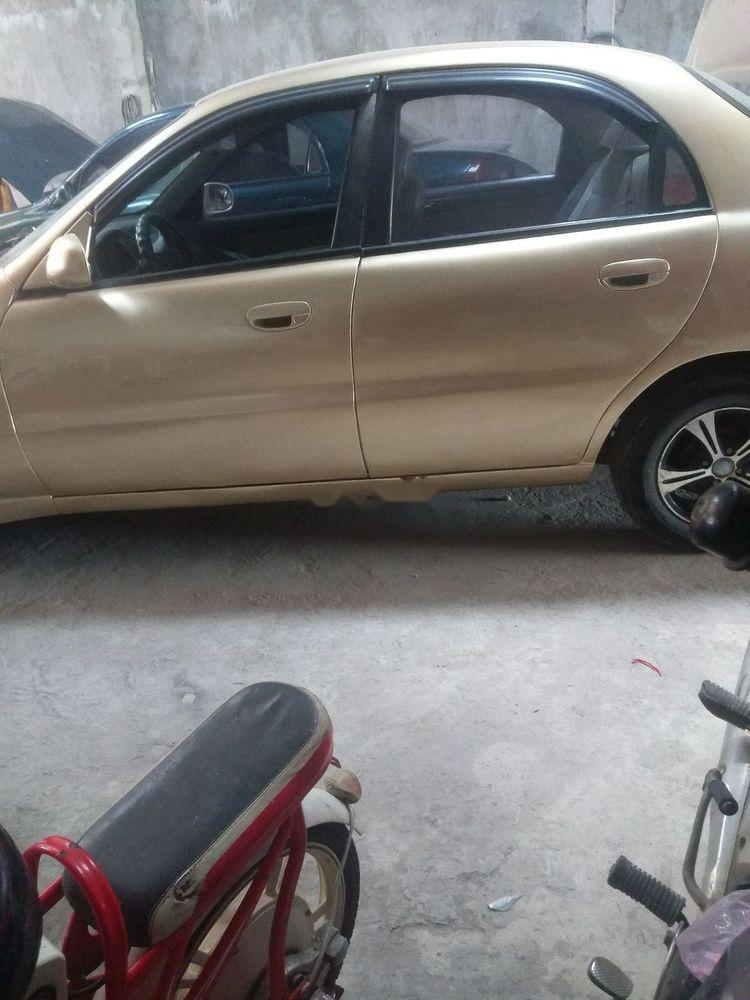 Daewoo Lanos   2001 - Cần bán Daewoo Lanos sản xuất năm 2001, màu vàng