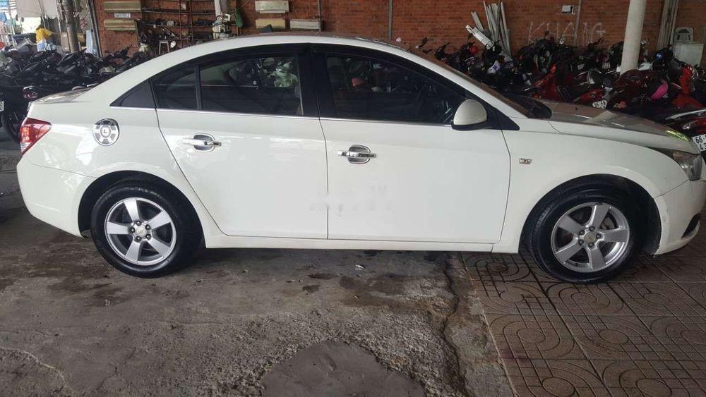 Chevrolet Cruze 2011 - Chính chủ bán xe Chevrolet Cruze 2011, màu trắng