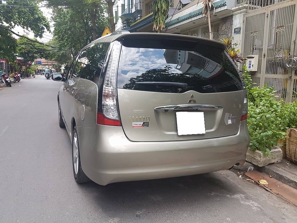 Mitsubishi Grandis AT 2009 - Cần bán Grandish sx 2009 số tự động, màu vàng cát