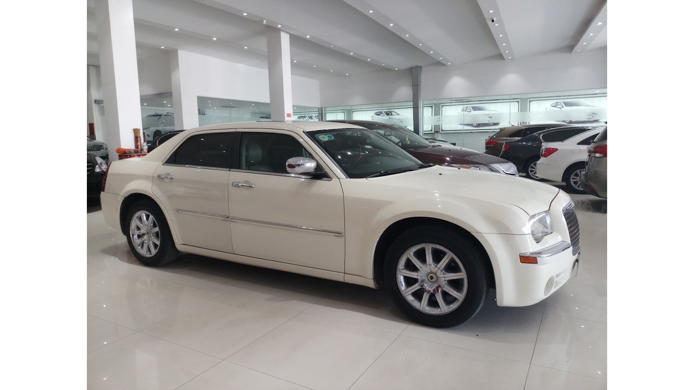 Chrysler 300 3.5 AT 2010 - Bán xe Chrysler 300 3.5 AT 2010 màu cà phê sữa, nhập khẩu, hotline: 0985.190491 Ngọc