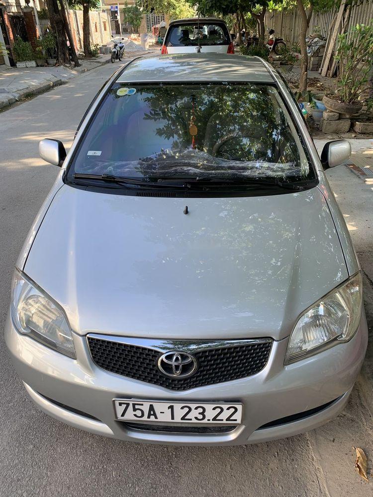 Toyota Vios 2005 - Cần bán gấp Toyota Vios năm 2005, màu bạc, xe nhập, giá tốt