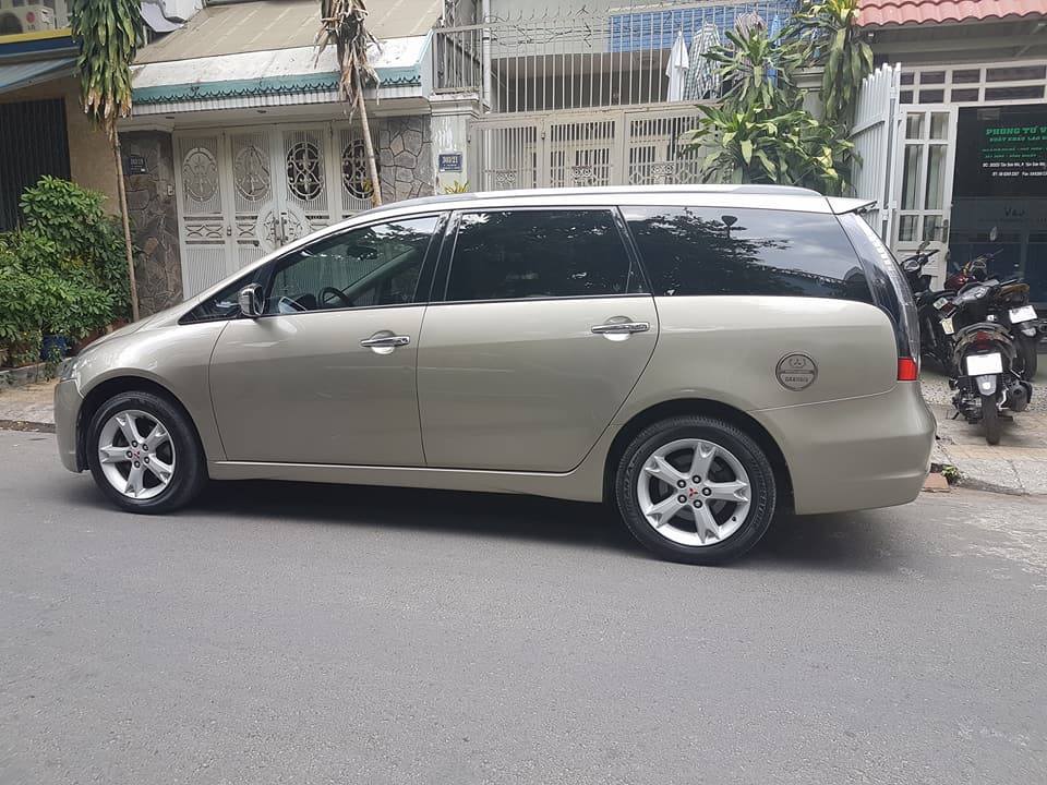 Mitsubishi Grandis AT 2009 - Cần bán Grandish sx 2009 số tự động, màu vàng cát