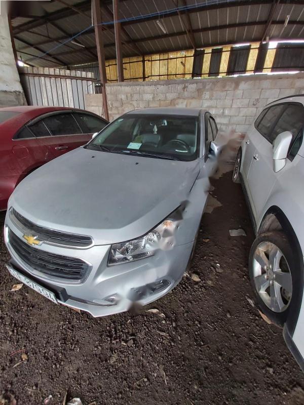 Chevrolet Cruze LT 1.6L 2017 - Bán Chevrolet Cruze LT 1.6L năm sản xuất 2017, màu bạc