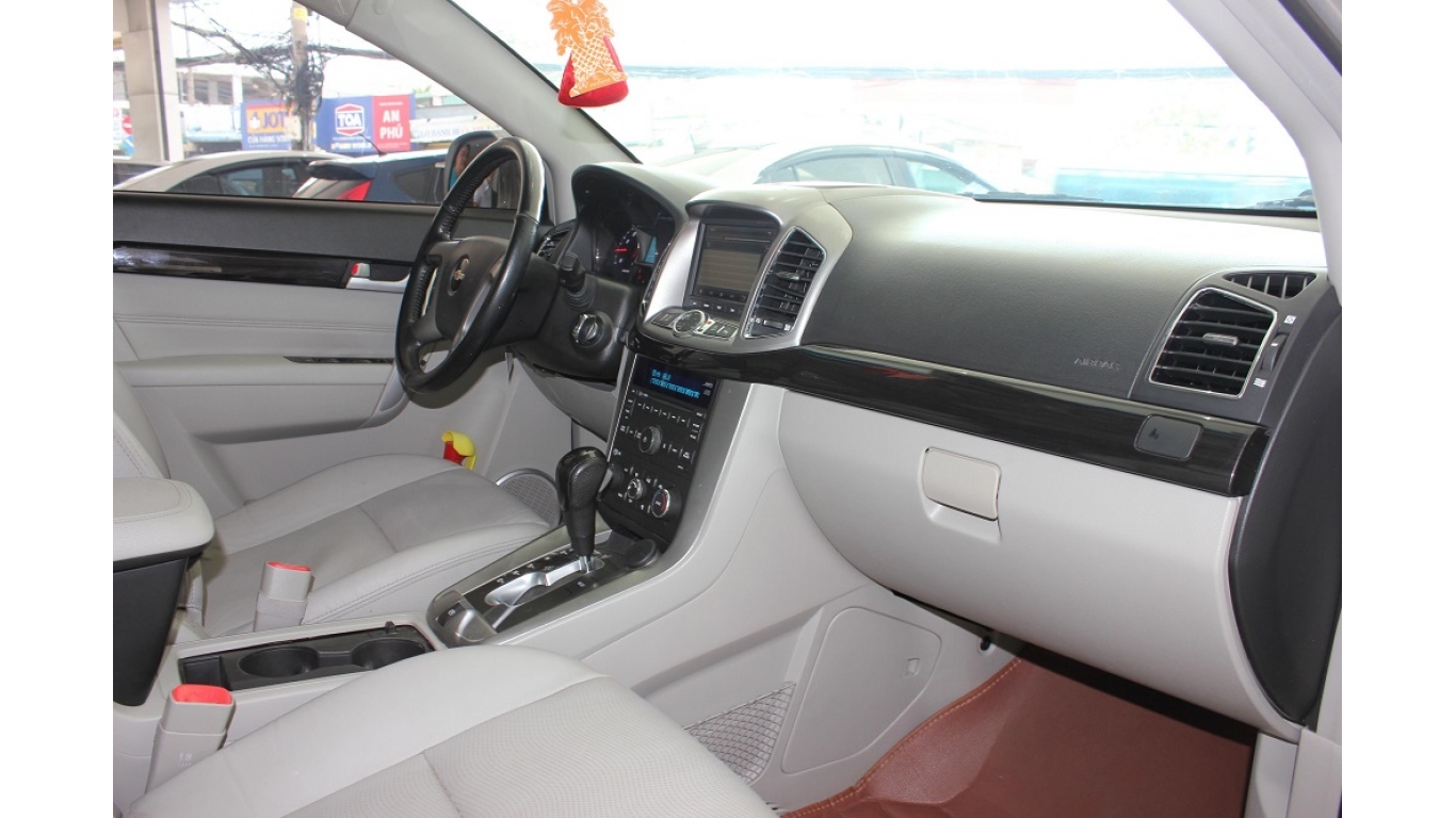 Chevrolet Captiva 2.4 AT 2015 - Cần bán Chevrolet Captiva 2.4 AT 2015, trả trước chỉ từ 163tr. Hotline: 0985.190491 Ngọc