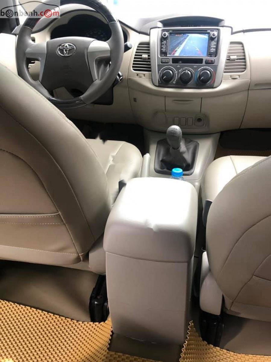 Toyota Innova 2013 - Bán Toyota Innova 2.0E năm 2013, màu vàng, chính chủ 