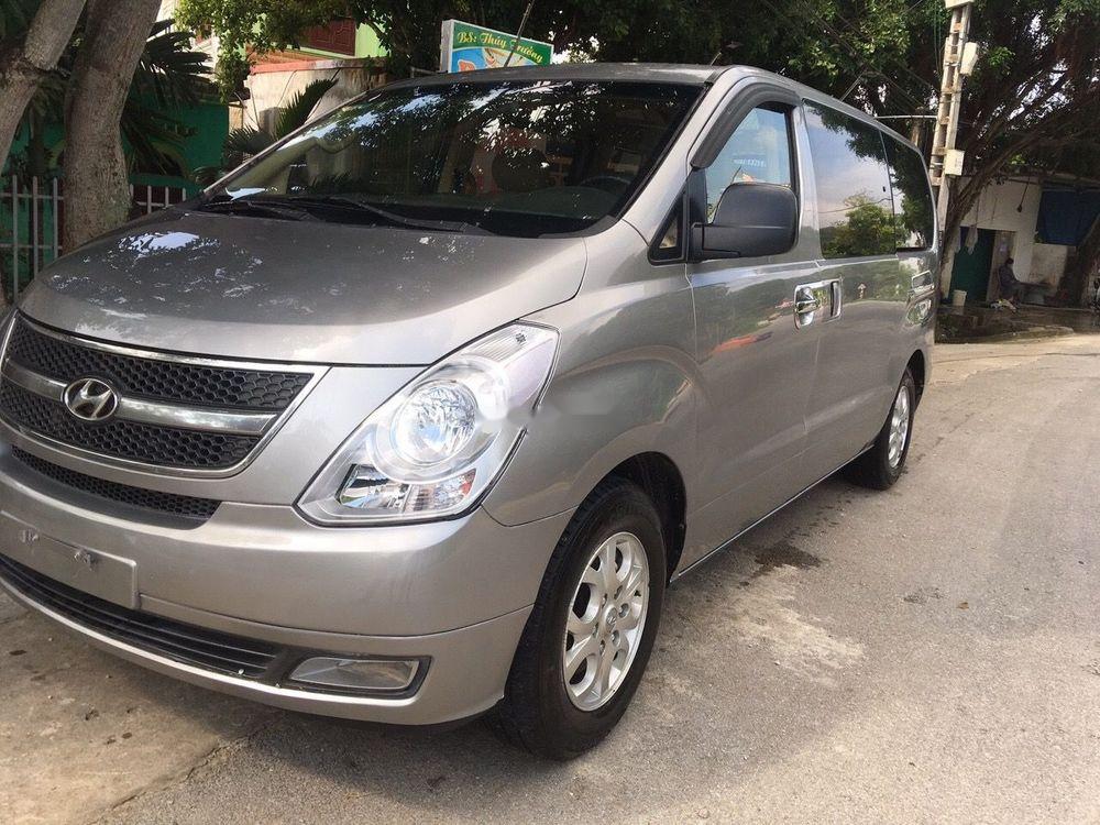 Hyundai Starex 2015 - Bán xe Hyundai Starex đời 2015, màu xám, xe nhập, giá 625tr