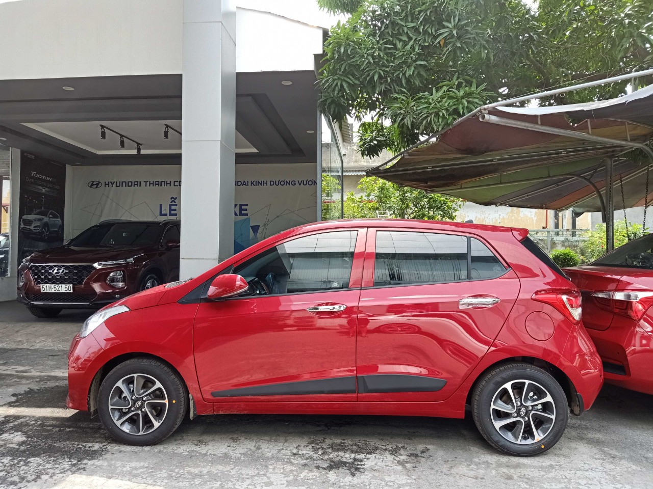 Hyundai Grand i10 2019 - Có ngay Hyundai Grand i10 1.2AT, màu đỏ+ Trả trước 135tr+ Được tặng bảo hiểm 1 năm