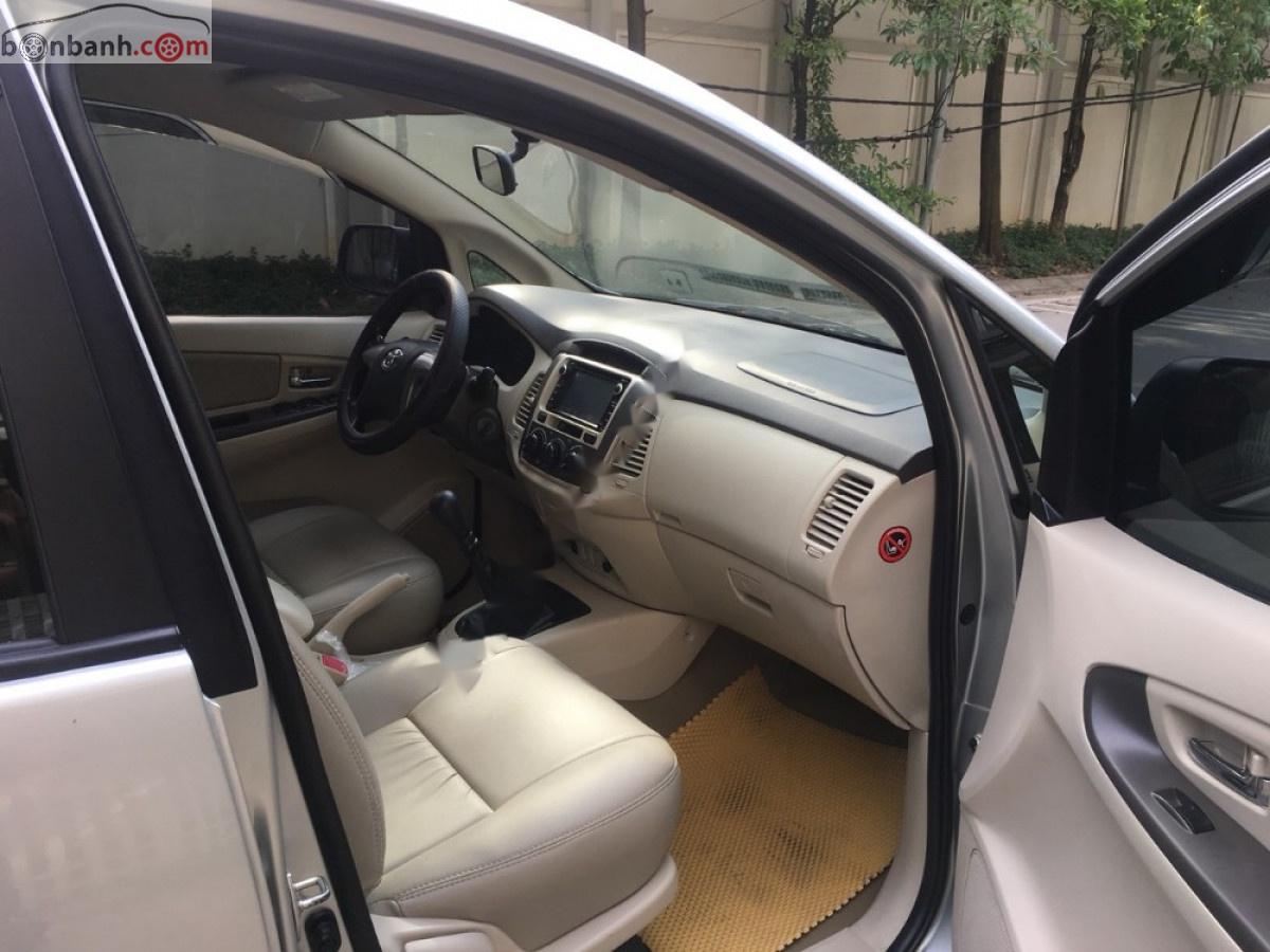Toyota Innova E 2015 - Cần bán Toyota Innova E sản xuất 2015, xe gia đình, giá cạnh tranh