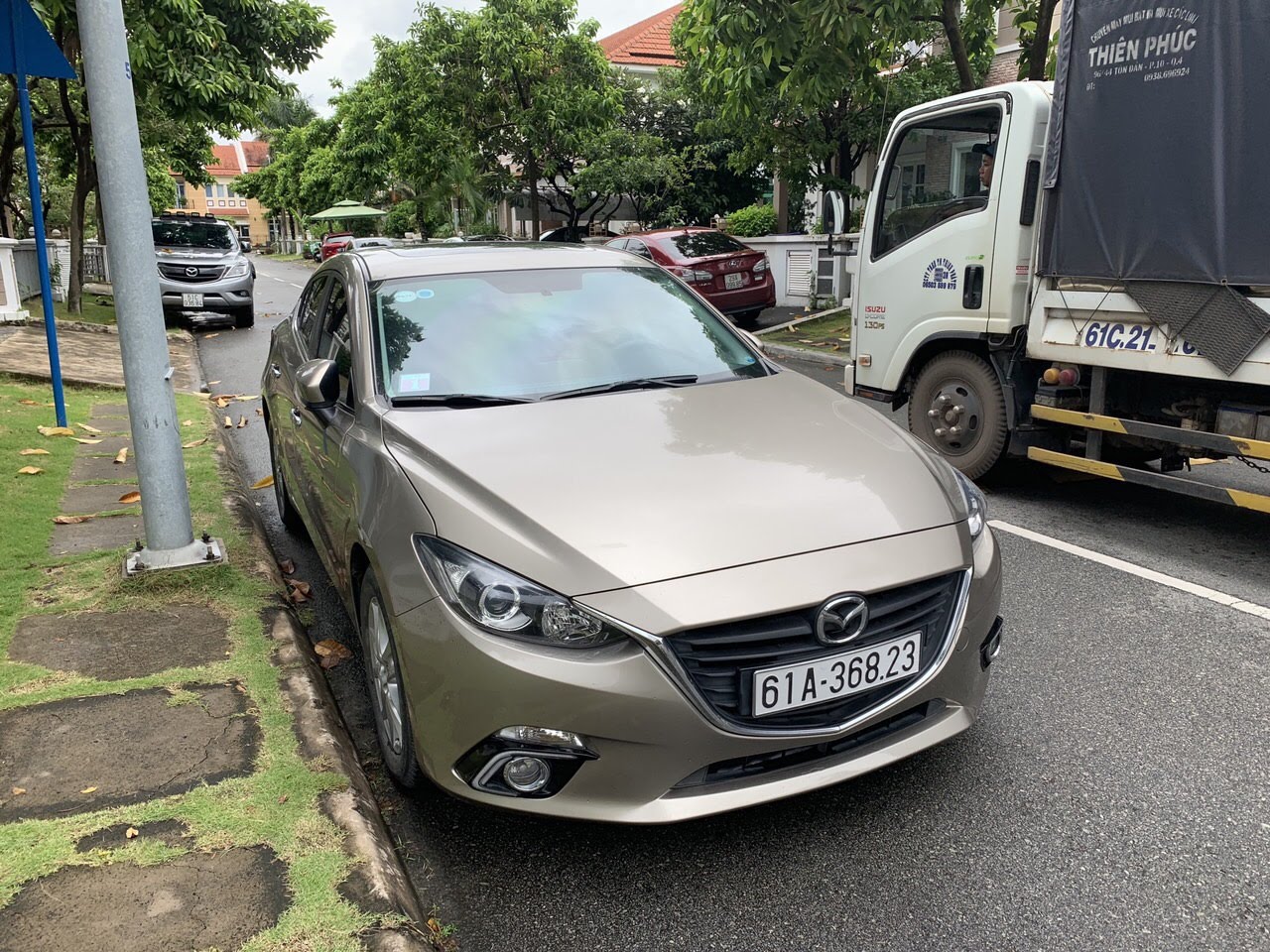 Mazda 3 2017 - Bán Mazda 3 1.5 sedan năm sản xuất 2017, màu vàng