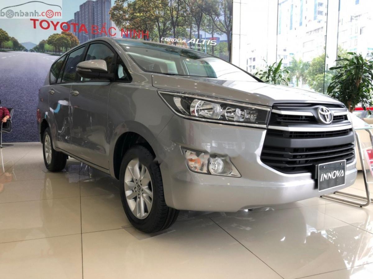 Toyota Innova 2019 - Bán xe Toyota Innova 2.0E sản xuất 2019, màu trắng