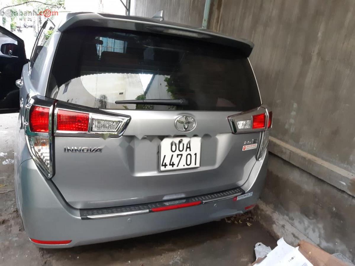 Toyota Innova 2.0E 2018 - Cần bán Toyota Innova 2.0E đời 2018, màu bạc, xe gia đình 