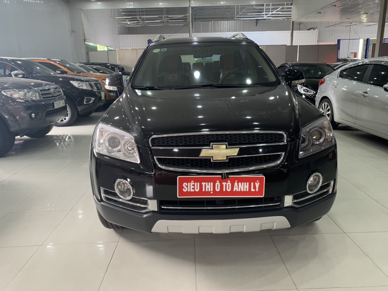 Chevrolet Captiva 2010 - Cần bán Chevrolet Captiva 2.4AT sản xuất 2010, màu đen, giá 355tr