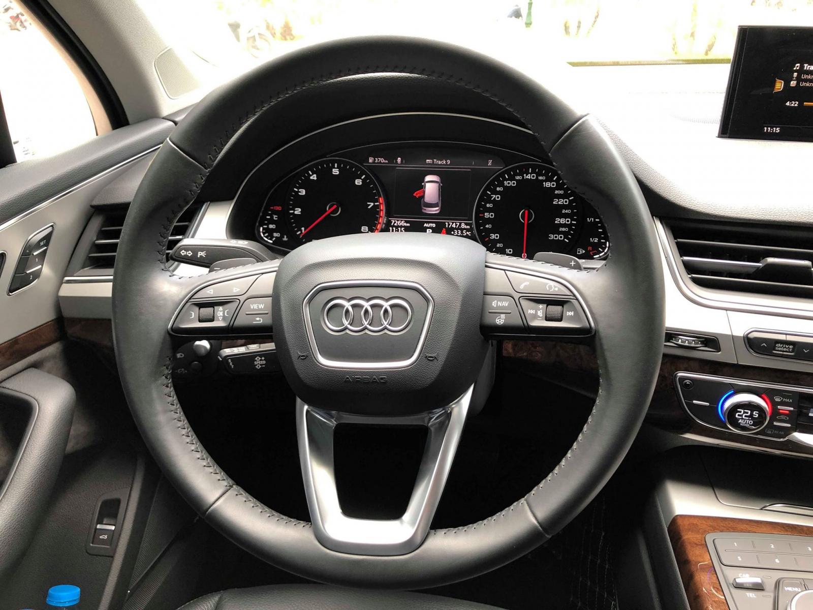 Audi Q7 2017 - Bán xe Audi Q7 đăng ký 2018, màu đen, xe nhập, siêu lướt 7266 km như mới, giá cực rẻ