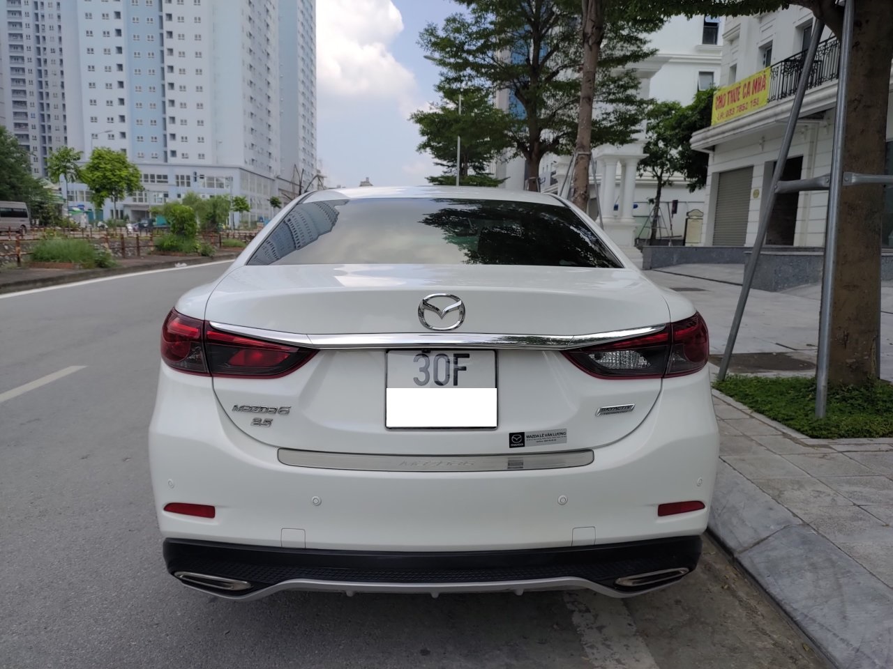 Mazda 6 2.5L Premium 2018 - Cần bán Mazda 6 2.5L Premium 2018, màu trắng, giá chỉ 950 triệu