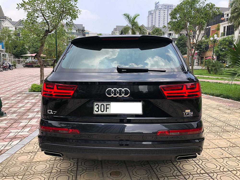 Audi Q7 2017 - Bán xe Audi Q7 đăng ký 2018, màu đen, xe nhập, siêu lướt 7266 km như mới, giá cực rẻ