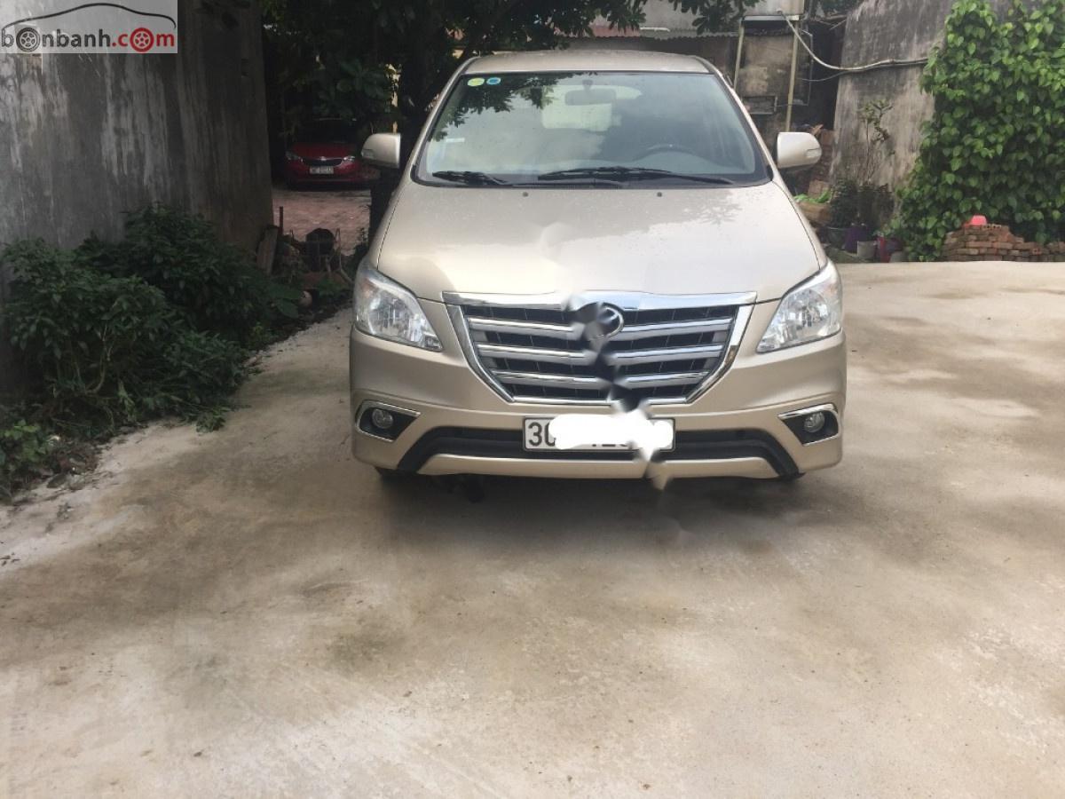 Toyota Innova E 2015 - Cần bán Toyota Innova E sản xuất 2015, xe gia đình, giá cạnh tranh