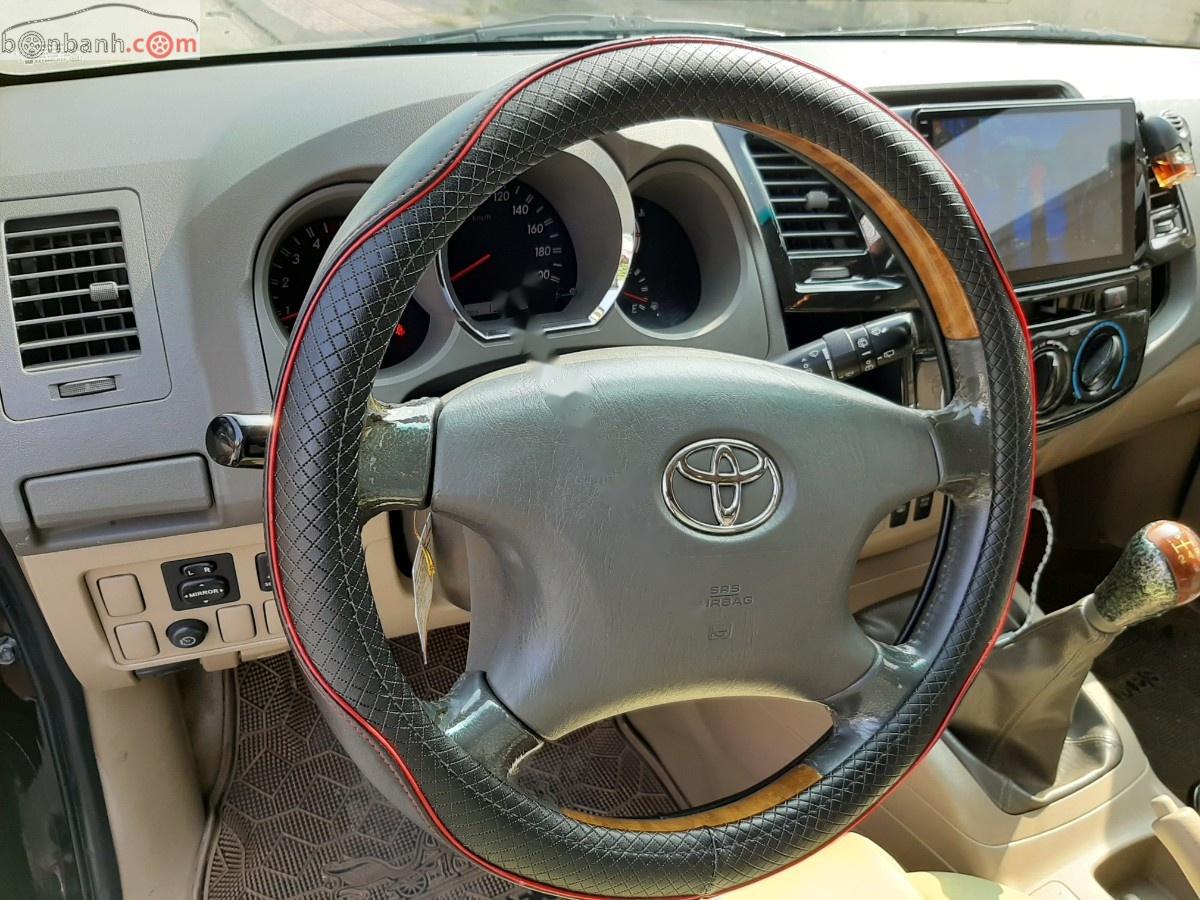 Toyota Fortuner 2010 - Bán Toyota Fortuner 2.5G sản xuất năm 2010, màu đen, xe gia đình