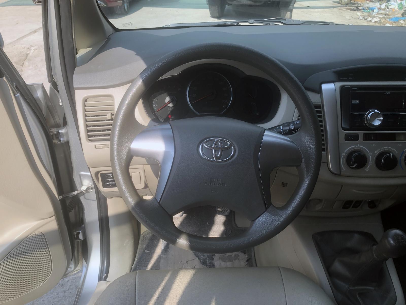 Toyota Innova 2016 - Bán xe Toyota Innova 2.0 E năm sản xuất 2016, biển Hà Nội