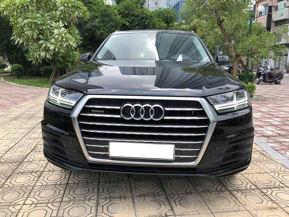 Audi Q7 2017 - Bán xe Audi Q7 đăng ký 2018, màu đen, xe nhập, siêu lướt 7266 km như mới, giá cực rẻ