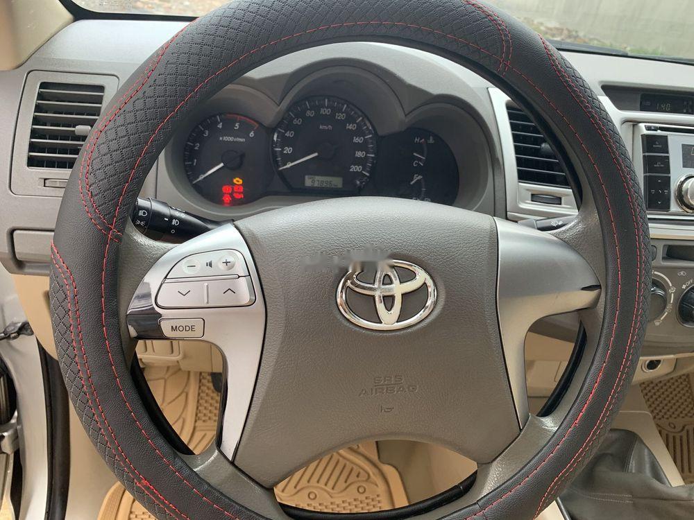 Toyota Hilux 2012 - Bán Toyota Hilux đời 2012, màu bạc