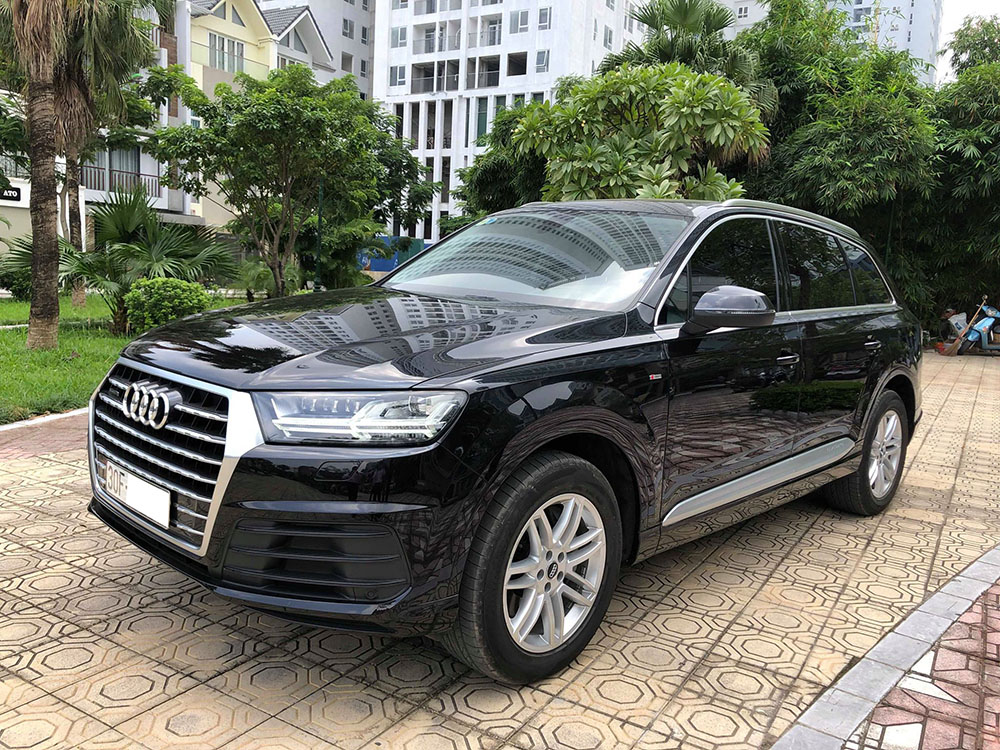 Audi Q7 2017 - Bán xe Audi Q7 đăng ký 2018, màu đen, xe nhập, siêu lướt 7266 km như mới, giá cực rẻ