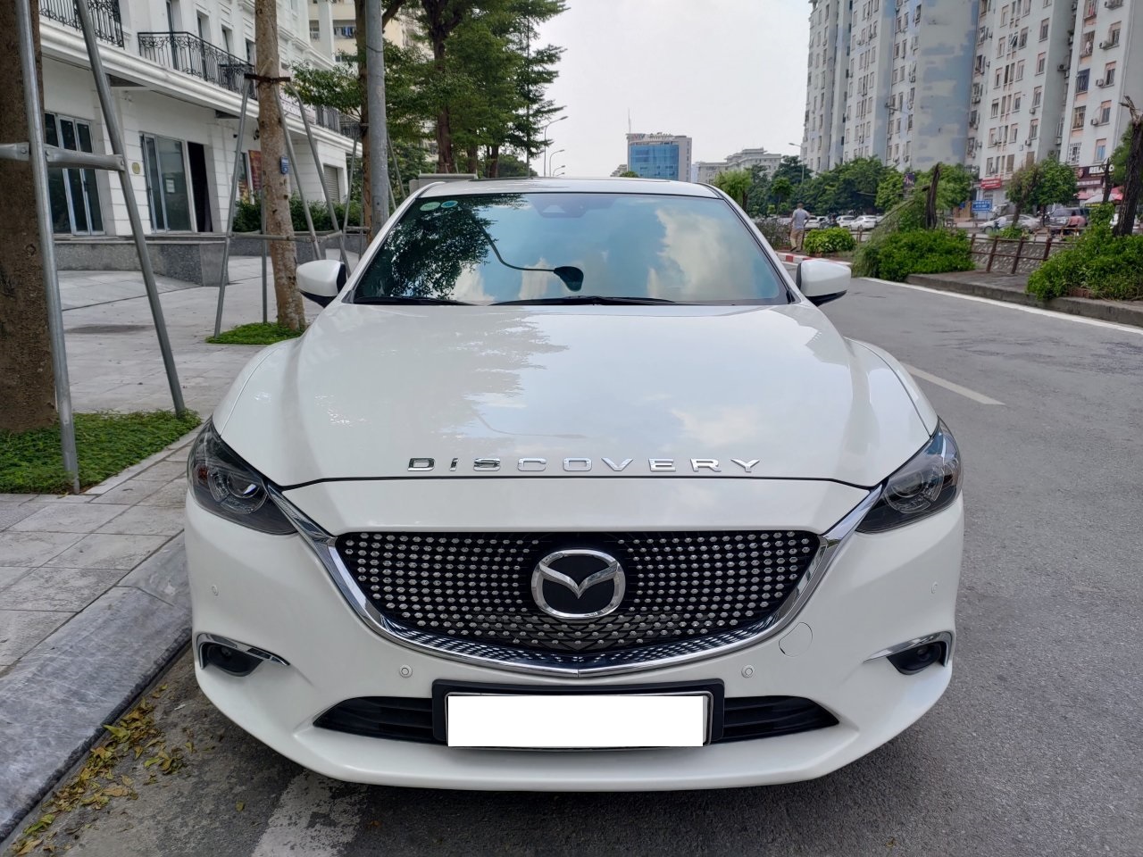 Mazda 6 2.5L Premium 2018 - Cần bán Mazda 6 2.5L Premium 2018, màu trắng, giá chỉ 950 triệu