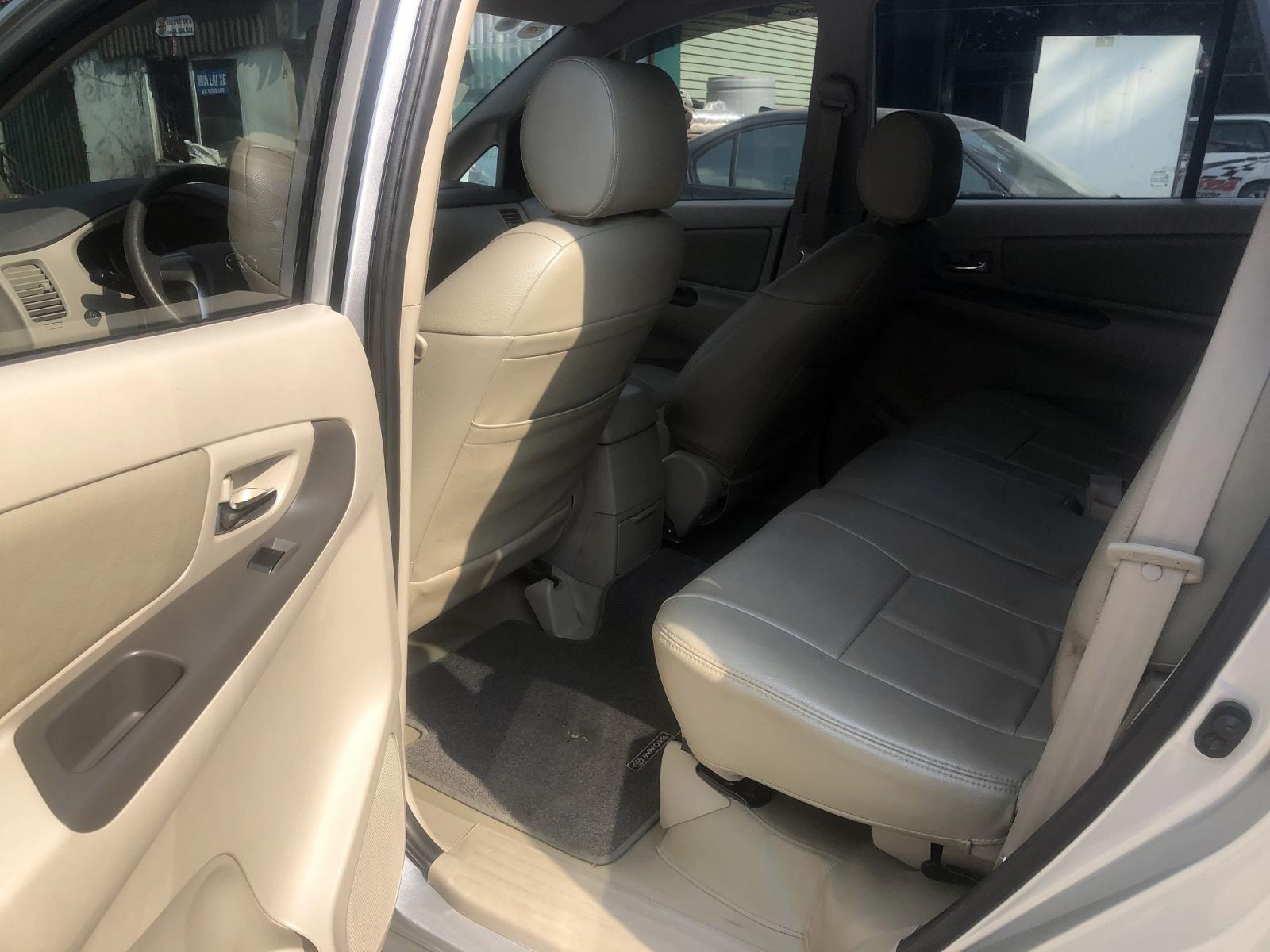 Toyota Innova 2016 - Bán xe Toyota Innova 2.0 E năm sản xuất 2016, biển Hà Nội