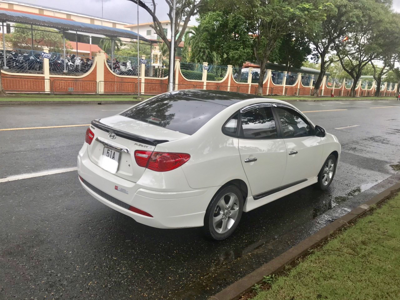 Hyundai Avante 2012 - Chính chủ bán Avante 1.6AT 2012, màu trắng, đúng 11000km sơ cua chưa hạ, biển TP, giá TL