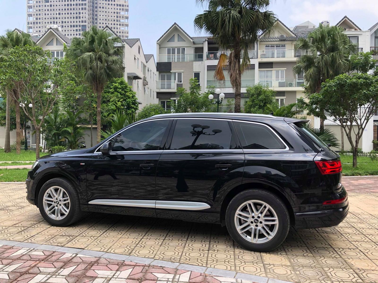 Audi Q7 2017 - Bán xe Audi Q7 đăng ký 2018, màu đen, xe nhập, siêu lướt 7266 km như mới, giá cực rẻ