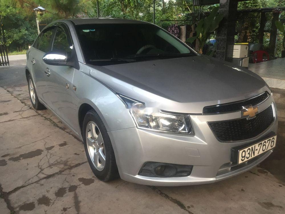 Chevrolet Cruze 2010 - Bán Chevrolet Cruze sản xuất 2010, màu bạc  