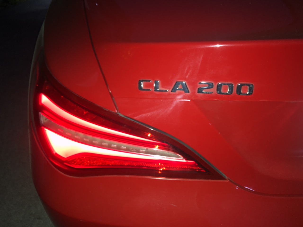 Mercedes-Benz CLA class 2016 - Mercedes CLA 200 màu đỏ, sản xuất 2016, biển Hà Nội