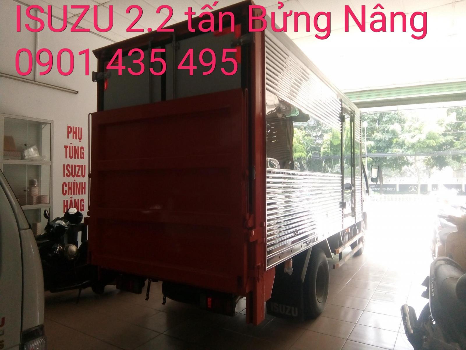 Isuzu QKR 0 2022 - Thùng kín bửng nâng - KM: Máy lạnh, 12 phiếu bảo dưỡng, radio MP3