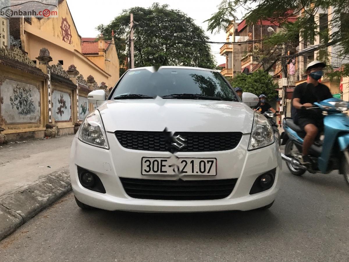 Suzuki Swift 2015 - Bán Suzuki Swift 1.4AT đời 2015, màu trắng, nhập khẩu  