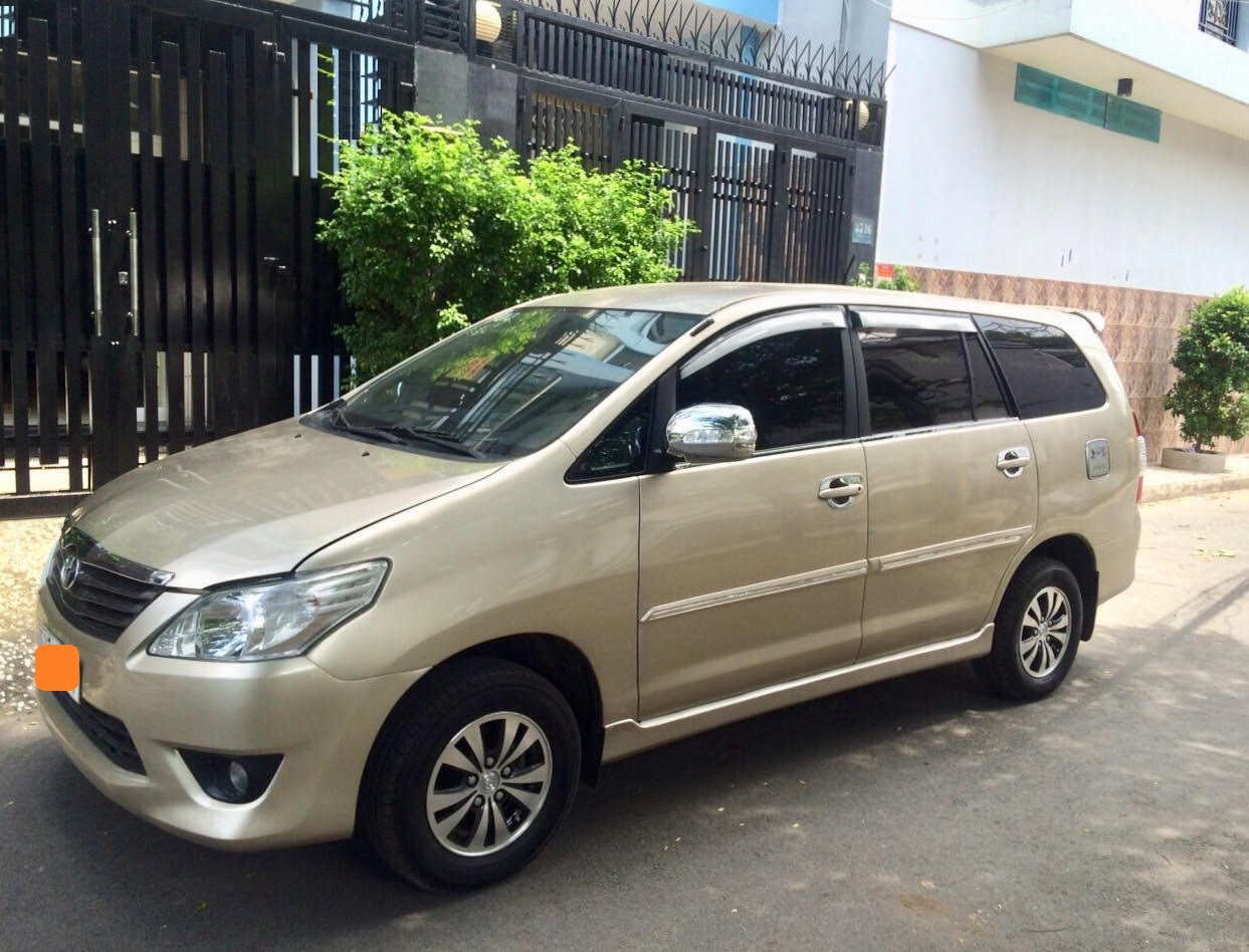 Toyota Innova 2.0 E 2013 - Cần bán Toyota Innova 2013 số sàn, xe gia đình dùng zin, không kinh doanh